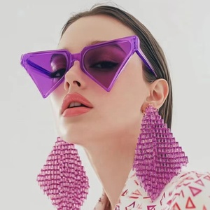 Lunettes de soleil Y2K punk futuristes œil de chat personnalisables pour femmes et hommes, design unique, mode 2000's, vente en gros, usine, 2025 - Product Image 1