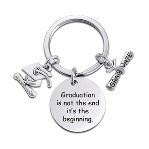 Porte-clés de diplômé de <span class=keywords><strong>la</strong></span> promotion 2026 en acier inoxydable – Cadeau amusant et inspirant pour elle/lui, idéal pour les professeurs - Product Image 3