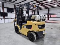 Chariot élévateur à fourche à levage élevé d'occasion 2017 CATERPILLAR GP25N Chariot élévateur à fourche GPL avec une excellente visibilité et une force de manutention