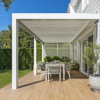 Pergola bioclimatique motorisée en aluminium, système de toit à lames orientables écologique et étanche, commande par application, stores latéraux à fermeture éclair, DDP disponible