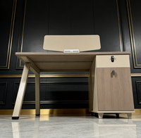 Bureau de travail et poste informatique contemporains, mobilier de bureau, ensemble bureau et chaise pour employés