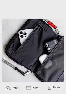 Sac à bandoulière en nylon imperméable de créateur de mode pour hommes, sac à bandoulière de messager de couple sac plat pour la ville décontractée - Product Image 4