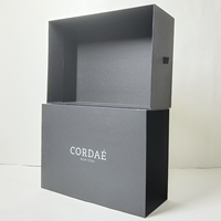 Grand emballage de luxe blanc mat estampage à chaud en relief logo personnalisé noir tiroir coulissant boîte-cadeau pour sacs éponge célèbre dame