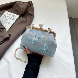 Factory Custom Women Pearl Evening Party Clamp Handbag Fashion Classic Style Ladies Chain <b>Crossbody</b> <b>Bag</b> - Product Image 1