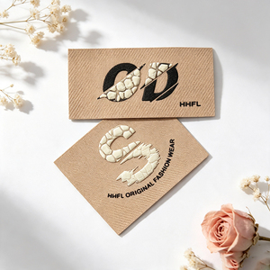 Étiquettes tissées personnalisées avec logo et slogan de marque, en polyester écologique, à coudre pour vêtements - Product Image 4