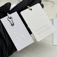 Étiquettes suspendues en coton personnalisées de luxe, gaufrées et débossées, avec cordon en coton gratuit, faible MOQ, étiquettes de prix pour bijoux, vin et textiles de maison