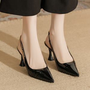 Zapatos de tacón alto negros, sexys y exquisitos con punta en pico, ideales para cócteles - atemporales y siempre a la moda. - Product Image 2