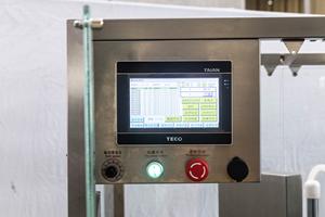 מכונות למילוי בקבוקי פלסטיק עם תבנית, איטום וסגירה, חצי אוטומטיות, למילוי נוזלים כמו סרום, עם צינורות סיליקון 12 1. - Product Image 3