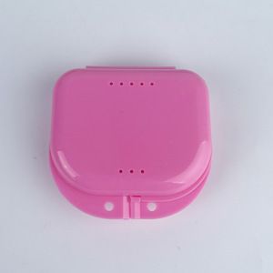 Boîte de nettoyage portable pour prothèses dentaires en plastique avec trous, étui pour prothèses dentaires domestique, boîte de rangement pour appareils de rétention, vente en gros fabricant. - Product Image 3