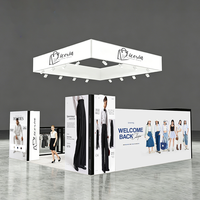 Stand d'exposition modulaire en profilés aluminium pour salon professionnel, 3m x 6m, avec bannière suspendue au plafond