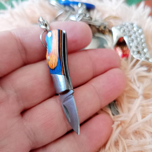 Navaja de Madera Colorida con Llavero en Forma de D, Hoja de Acero Inoxidable de 1.7 cm, Diseño Compacto, Regalo, Colgante, Herramienta Plegable de Bolsillo - Product Image 2