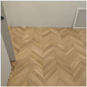 Parquet Apolloxy Chevron Grade AB 18 <span class=keywords><strong>mm</strong></span> <span class=keywords><strong>Plancher</strong></span> Chevron en bois <span class=keywords><strong>flottant</strong></span> en bois de chêne blanc européen - Product Image 1
