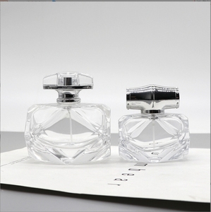 30ml 80ml a forma <span class=keywords><strong>di</strong></span> diamante bottiglia <span class=keywords><strong>di</strong></span> <span class=keywords><strong>profumo</strong></span> <span class=keywords><strong>di</strong></span> vetro quadrato <span class=keywords><strong>di</strong></span> alta qualità flacone Spray vuoto per cosmetici - Product Image 2