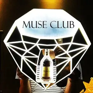 नाइट क्लब मनोरंजन हीरे के आकार चमकदार शराब धारक एक्रिलिक प्रदर्शन खड़े हो जाओ नि: शुल्क कस्टम लोगो एलईडी शराब रैक