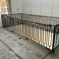 Vente en gros Maillon de chaîne doré en fer forgé Double barre carrée d'intérieur Balustre d'escalier élégant en métal pour escalier en fer forgé