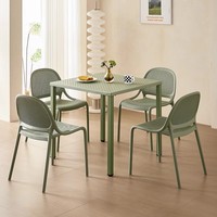 Table carrée en plastique élégante au design minimaliste moderne pour une utilisation en extérieur, restaurants, pâtisseries, balcon