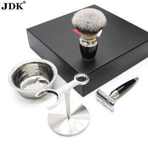 JDK Kit de rasage humide complet avec 4 articles, un <span class=keywords><strong>rasoir</strong></span> de sécurité, un <span class=keywords><strong>blaireau</strong></span> en cheveux synthétiques, un bol en métal, une boîte cadeau d'ensembles de rasage - Product Image 3