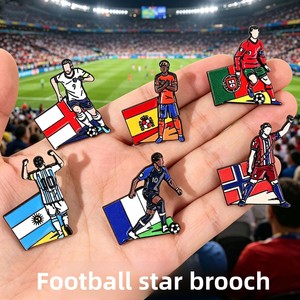 Broches Conmemorativos de Fútbol de <span class=keywords><strong>Ronaldo</strong></span> y Mbappé para Estados Unidos/Canadá/México, Insignias Decorativas de Aleación Plateada y Dorada - Product Image 5