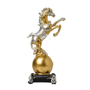 Statuetta di Cavallo in Resina Dipinta a Mano, Stile Lusso Leggero, Bestseller per Arredamento Casa e Ufficio - Product Image 2