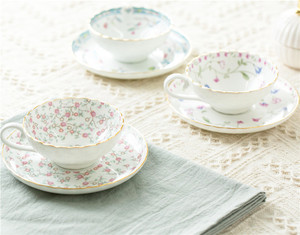 <span class=keywords><strong>Tasse</strong></span> et soucoupe en <span class=keywords><strong>porcelaine</strong></span> de luxe, motif floral et bords dorés, design moderne, pour le café ou le thé - Product Image 6