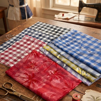 Tissu Seersucker Gingham Personnalisé avec Imprimés Palmiers et Motifs Botaniques - Textiles à Carreaux Teints en Fil pour Vêtements d'Été