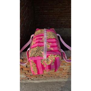 Bolsa de Viaje Acolchada de Algodón Hecha a Mano, Duradera, Ligera, Elegante, con Estampado Tradicional, Perfecta para Vacaciones - Product Image 5