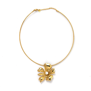 Collar de moda tipo gargantilla, chapado en oro, de acero inoxidable, con colgante de flor y perla central, joyería llamativa para mujer. - Product Image 2