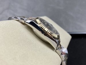 Diamètre 31 mm. Équipé d'un mouvement mécanique entièrement automatique. Montres mécaniques pour hommes et femmes - Product Image 3
