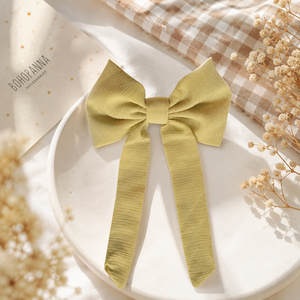 Adorable pasador de pelo con lazo Biscotti Thania diseñado para complementar atuendos lindos con un toque femenino y delicado. - Product Image 4