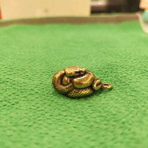 El nuevo accesorio de animalito miniatura de pitón de KI Tengqiao para el Año de la Serpiente es un éxito de ventas y un artículo de cobre envejecido. - Product Image 2