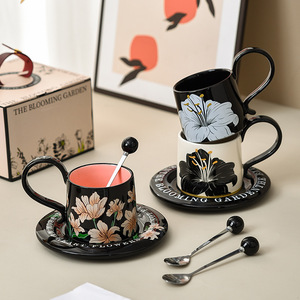 Ensemble <span class=keywords><strong>tasse</strong></span> à café et soucoupe en céramique de style rétro haut de gamme <span class=keywords><strong>tasse</strong></span> de maison de luxe légère pour le thé de l'après-midi avec boîte-cadeau d'accompagnement - Product Image 3