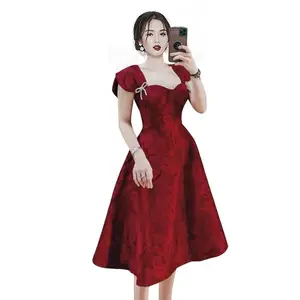 Очень текстурированное нишевое платье в стиле ретро, новинка 2022, темпераментное красное приталенное платье с квадратным вырезом и высокой талией для женщин