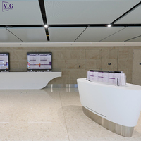 Comptoir de Check-in et de Billetterie d'Aéroport Moderne en Corian Personnalisable avec Bureau d'Information, Surface Solide Durable en Pierre pour Centre Commercial et École