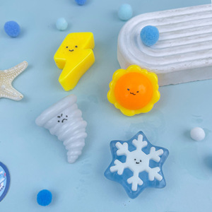 Porte-clés jouet à presser Kawaii Soleil Lune Étoile Flocon de neige avec clochette, en TPR, en forme de ciel, pendentif anti-stress, breloque souple pour sac à dos - Product Image 1