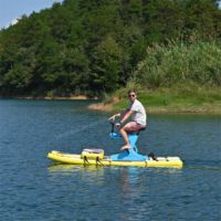 2023 nouvellement équipement de jeu d'eau gonflable vélo d'eau ponton lac mer planche gonflable avec vélo