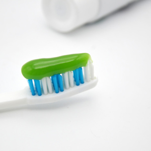 Dentifrice effet blanchissant <span class=keywords><strong>pour</strong></span> <span class=keywords><strong>les</strong></span> <span class=keywords><strong>dents</strong></span>, sans gel, avec hydroxapatite, triple action, antibactérien, blanc, vente en gros, g - Product Image 2