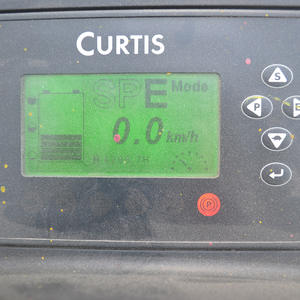 Montacargas Eléctrico Hyster de 1.5 Toneladas con Mástil de Tres Etapas, Tracción Trasera, Usado para Manejo en Almacenes - Product Image 3