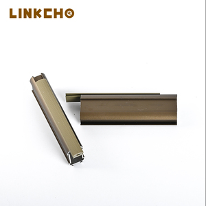 Nouveau design LINKCHO <span class=keywords><strong>tringle</strong></span> à vêtements de placard suspendue chromée avec supports de tube de lumière LED pour armoires et armoires - Product Image 4