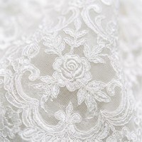 Robe de mariée sirène blanche élégante avec dentelle florale 3D, bretelles spaghetti, corsage froncé, longueur ras du sol, robes de soirée de mariage pour femmes