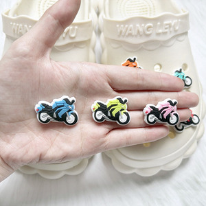 Nouvelle breloque de chaussure de moto de course tendance, couleurs à la mode, boucle décorative pour chaussure de moto de course, breloque populaire pour chaussure de moto de course - Product Image 2