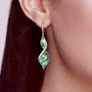 Orecchini Pendenti a Spirale Colorati a Forma di Quadrifoglio per Donne, Eleganti Gioielli di Moda Pastorale - Product Image 2