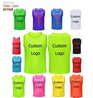Gilet d'entraînement en maille de sport personnalisable bavoirs de mêlée réversibles pour le football et le basket-ball uniformes de football OEM