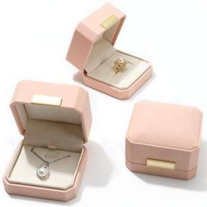 सदाबहार थोक ऑक्टागोनल अल्ट्रा-फाइन फाइबर चमड़े के छल्ले बालों के कंगन हार गुलाबी गहने पैकेजिंग बॉक्स - Product Image 2