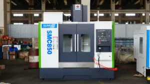 Usine 3 axes changement d'outil automatique fraiseuse cnc VMC850 centre d'usinage cnc avec CE Smc850 4 axes disponibles