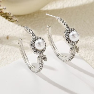 Orecchini di lusso delicati e delicati con <span class=keywords><strong>lettere</strong></span> a forma di C con diamanti pieni di perle - Product Image 1