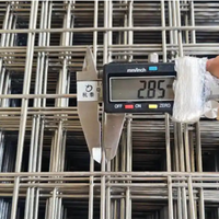 Rouleau de grillage soudé agricole pour l'élevage de poulets, porcs, moutons et la clôture des enclos et des champs agricoles