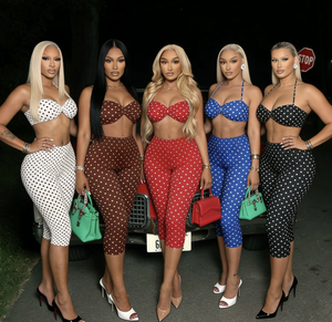 PEEQI K25L1219 Nuovo Set Due Pezzi da <span class=keywords><strong>Donna</strong></span> all'Ingrosso, Completo Moda con Stampa a Pois, Top <span class=keywords><strong>Sexy</strong></span> con Allacciatura al Collo e Pantaloni - Product Image 1