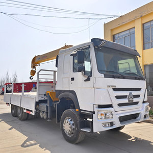 Sinotruk Howo 6x4 a utilisé <span class=keywords><strong>la</strong></span> <span class=keywords><strong>grue</strong></span> de camion avec des composants de noyau pour décharger des remorques de cargaison et de service - Product Image 1