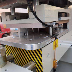 Fournisseur de machines à souder - Soudeuse <span class=keywords><strong>PVC</strong></span> sans soudure à double tête - Multi-angle 45° ° /90 °   Soudure |   Profil de cadre de fenêtre - Product Image 5