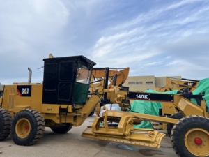 รถเกรดเดอร์มือสอง CAT140K ราคาคุ้มค่า พร้อมตัวเลือกอุปกรณ์เสริม ริปเปอร์หลัง ประหยัดน้ำมัน ใช้งานหนัก สำหรับงานปรับระดับพื้นผิวถนน - Product Image 1